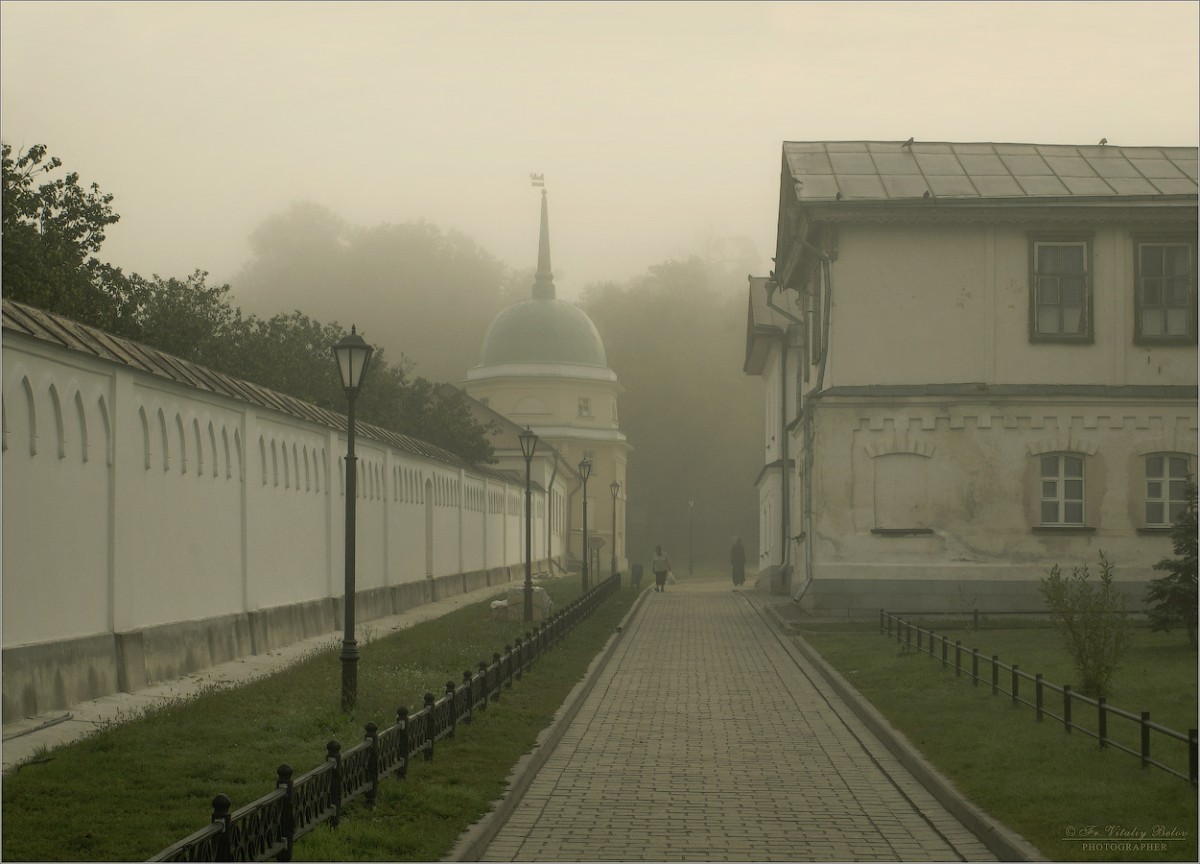 Дорога к лесу объятому туманом (снимок сделан 4 сентября 2011 г.)