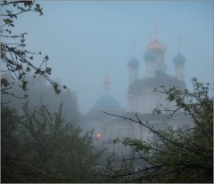 Туманным утром (снимок сделан 6 мая 2012 г.)