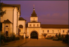 Главный вход монастыря