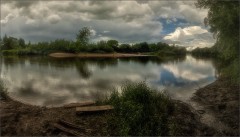Хмурый день на речке Жиздра ( Снимок сделан 14 июня 2014 г.)